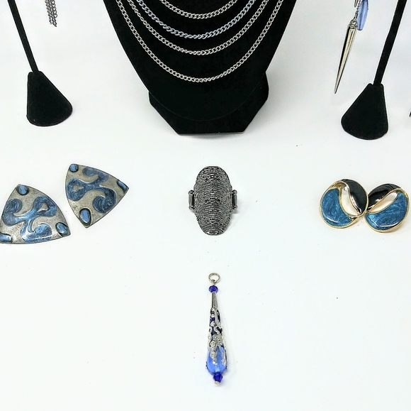 7 Piece Silver and Blue Toned Ensemble - Picture 2 of 4